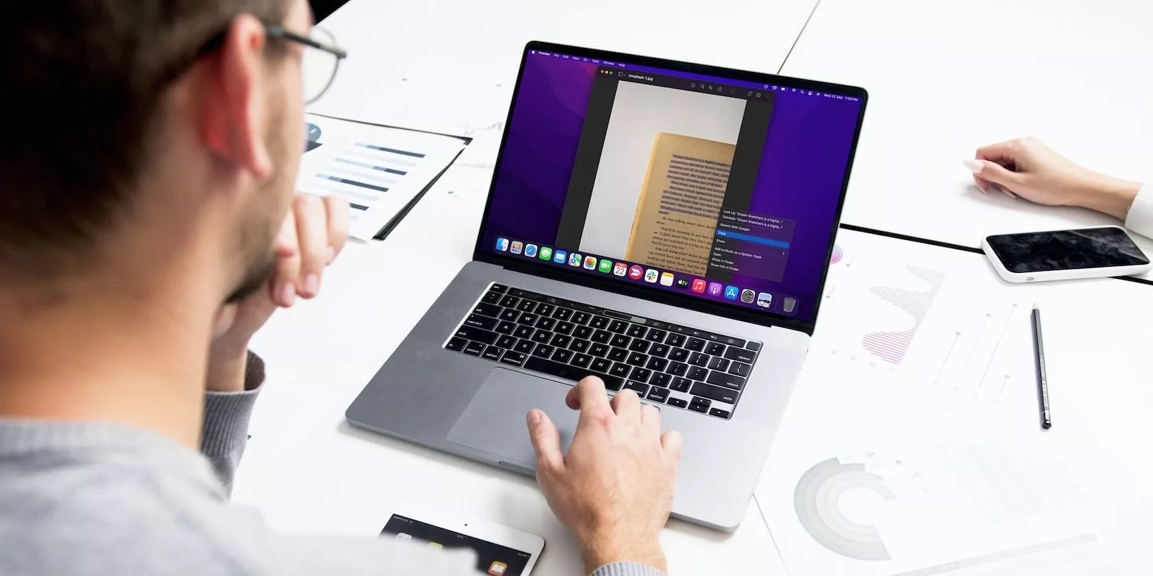 Cách sử dụng tính năng mới hữu ích nhất của macOS Monterey: Live Text!