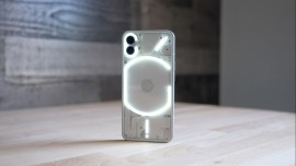 Nothing Phone 1: iPhone của Android, thiết kế trong suốt với giá rẻ hơn một nửa