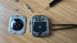 Mổ bụng Apple Watch Ultra xem bên trong có gì?