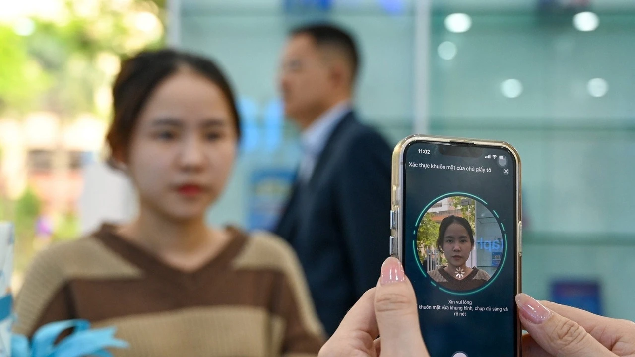 Đổi SIM sang m&aacute;y mới phải x&aacute;c thực khu&ocirc;n mặt từ 15.6