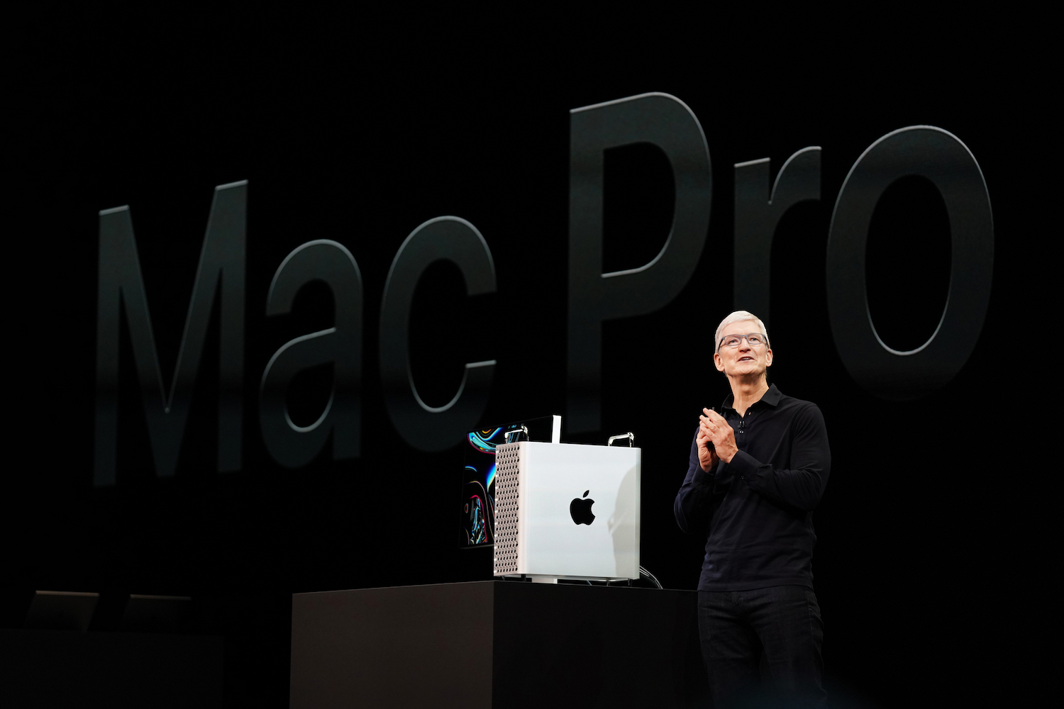 Tim Cook giới thiệu Mac Pro mới mạnh mẽ (Ảnh: Apple) 