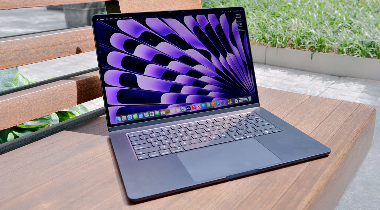 Màn hình Liquid Retina 15.3 inch của MacBook Air M2 15 inch là một tác phẩm nghệ thuật, mang tới những trải nghiệm làm việc, giải trí tuyệt vời 
