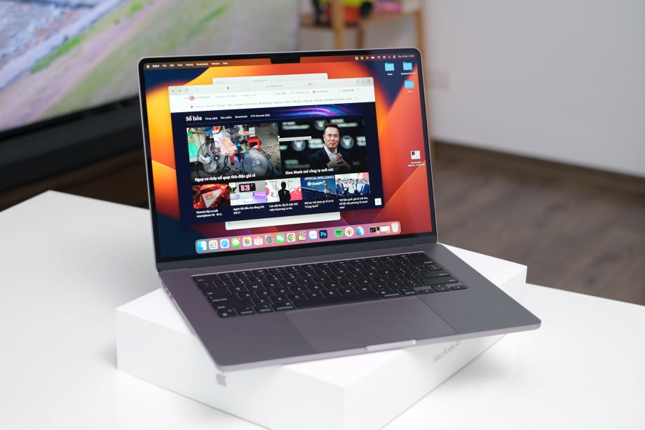 MacBook Air M2 15.3 inch 16GB 256GB giúp bạn thoải mái sử dụng cả ngày dài mà không lo hết pin 