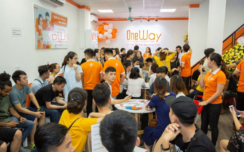 Chính sách trả góp và bảo hành thu hút khách hàng đến với Oneway