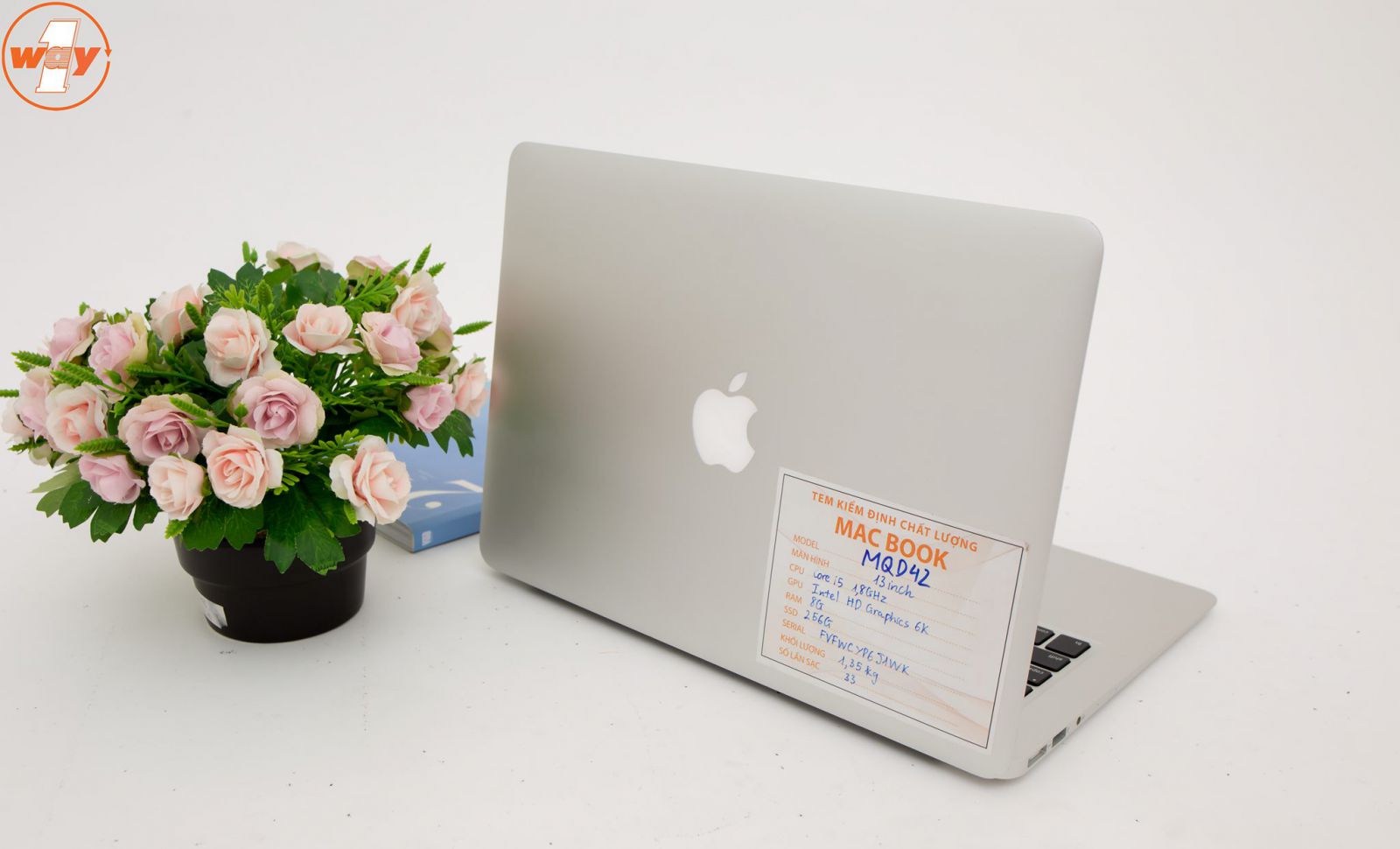 Oneway yêu cầu ngoại hình MacBook không cấn móp nặng, hiệu năng hoạt động ổn định