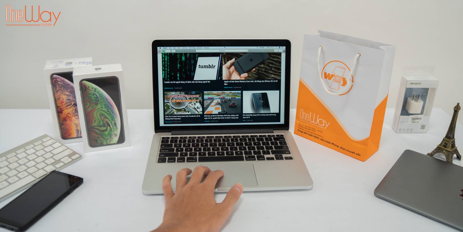MacBook Pro 13 inch cũ đời 2015 - MF840 với sắc bạc truyền thống của Apple