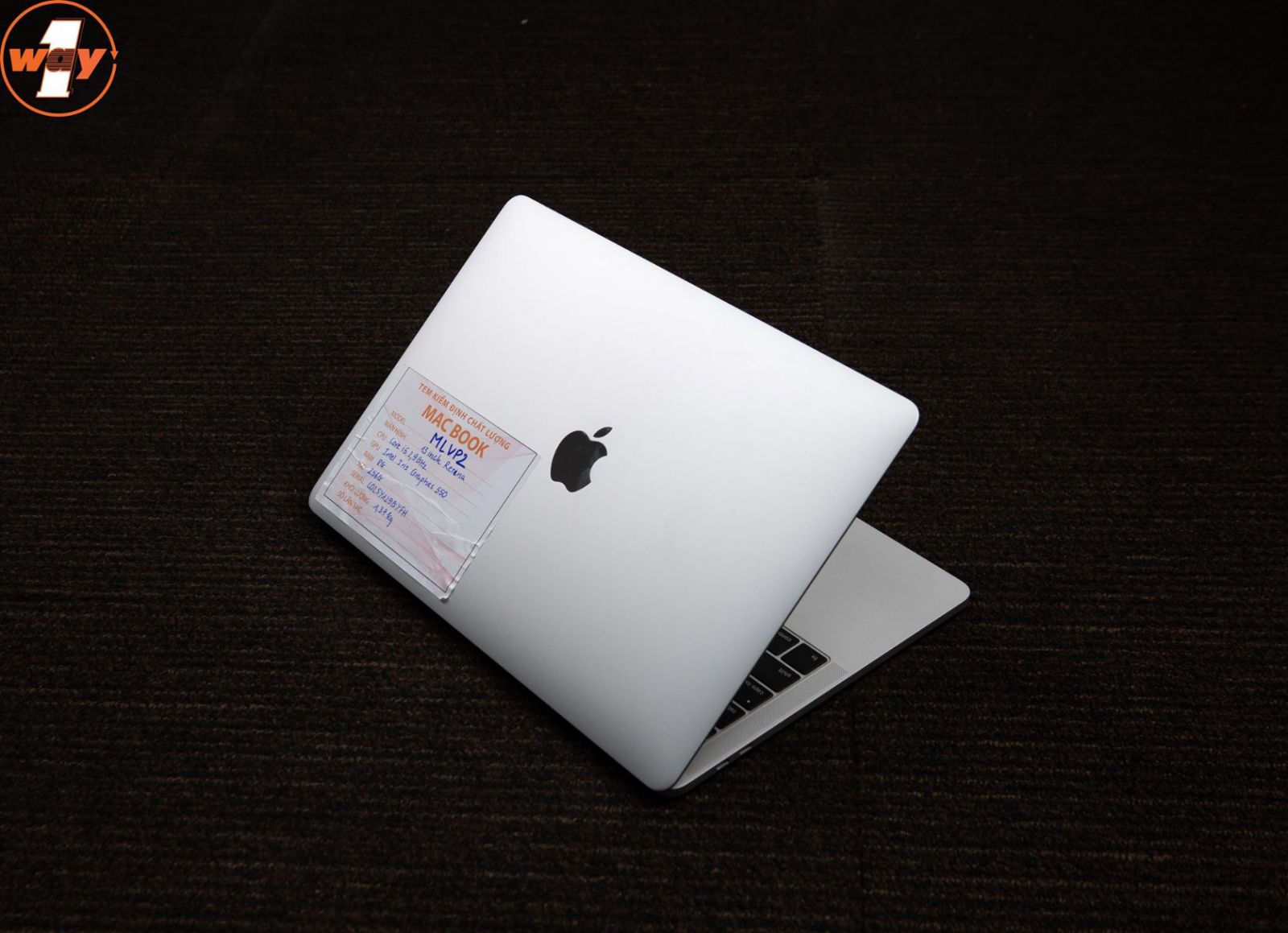 MacBook Pro 13 inch cũ dòng 2016 trong đó có mã MLVP2 là chiếc laptop có màn hình sáng nhất khi được Apple tăng thêm 67% độ sáng