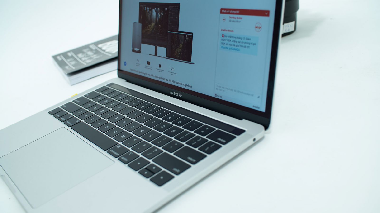 MacBook Pro 2019 13 inch MUHQ2 cũ sử dụng chip Intel Core I5 thế hệ 8 có 4 nhân 8 luồng I5-8279U với xung nhịp cơ bản 2.4GHz