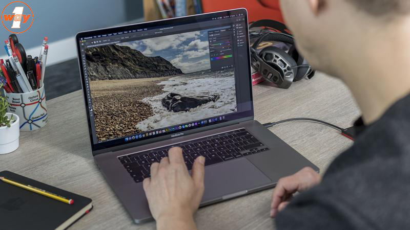 11 giờ quả là con số chiều lòng người dùng, đặc biệt là một cỗ máy mạnh như MacBook Pro 16 inch